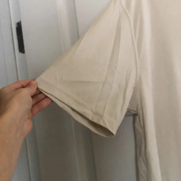 Very soft T-shirt in great condition - Picture 2 of 4